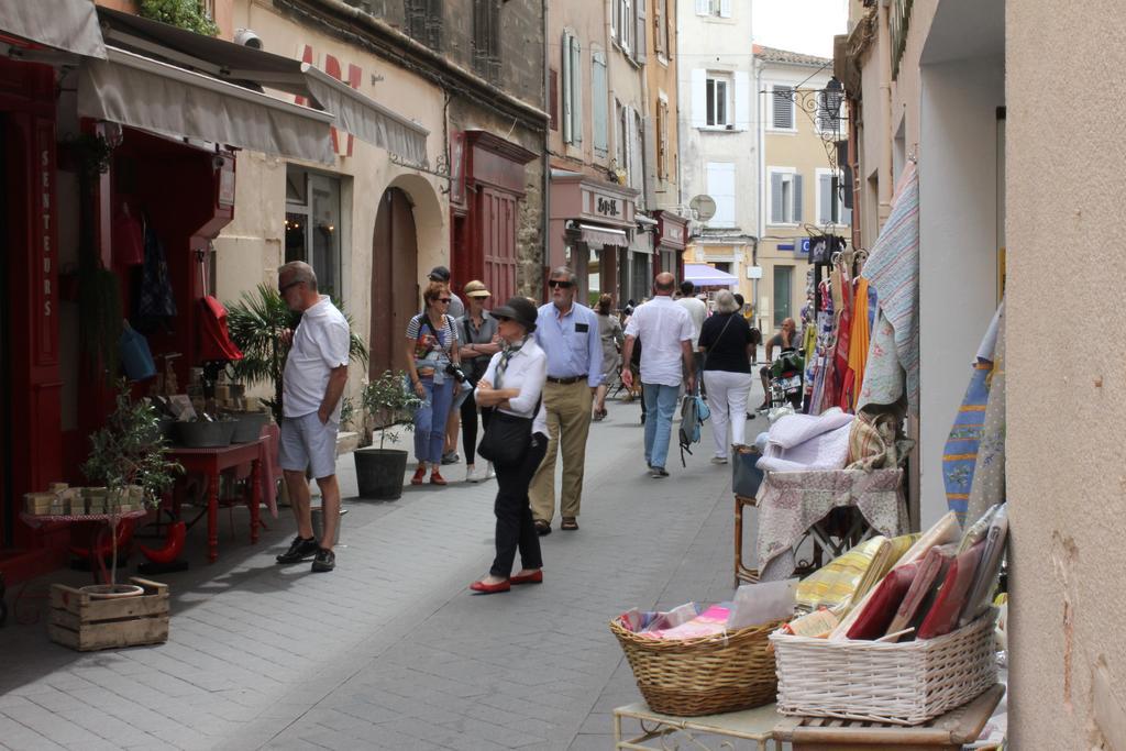 Studio De Charme Avec Sa Terrasse En Plein Coeur De Ville LʼIsle-sur-la-Sorgue 외부 사진